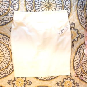 Worthington NWT Women's White Skirt Size 12